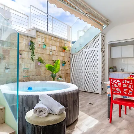 Relax With Jacuzzi - 3 Min Walk From The