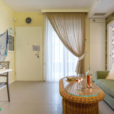 Relax With Jacuzzi - 3 Min Walk From The Apartament